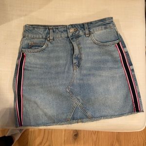 Denim skirt with side detail